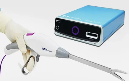 使用专用高端设备进行唾液腺切除手术