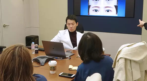 AB 眼部整形專科醫師團隊不斷鑽研的